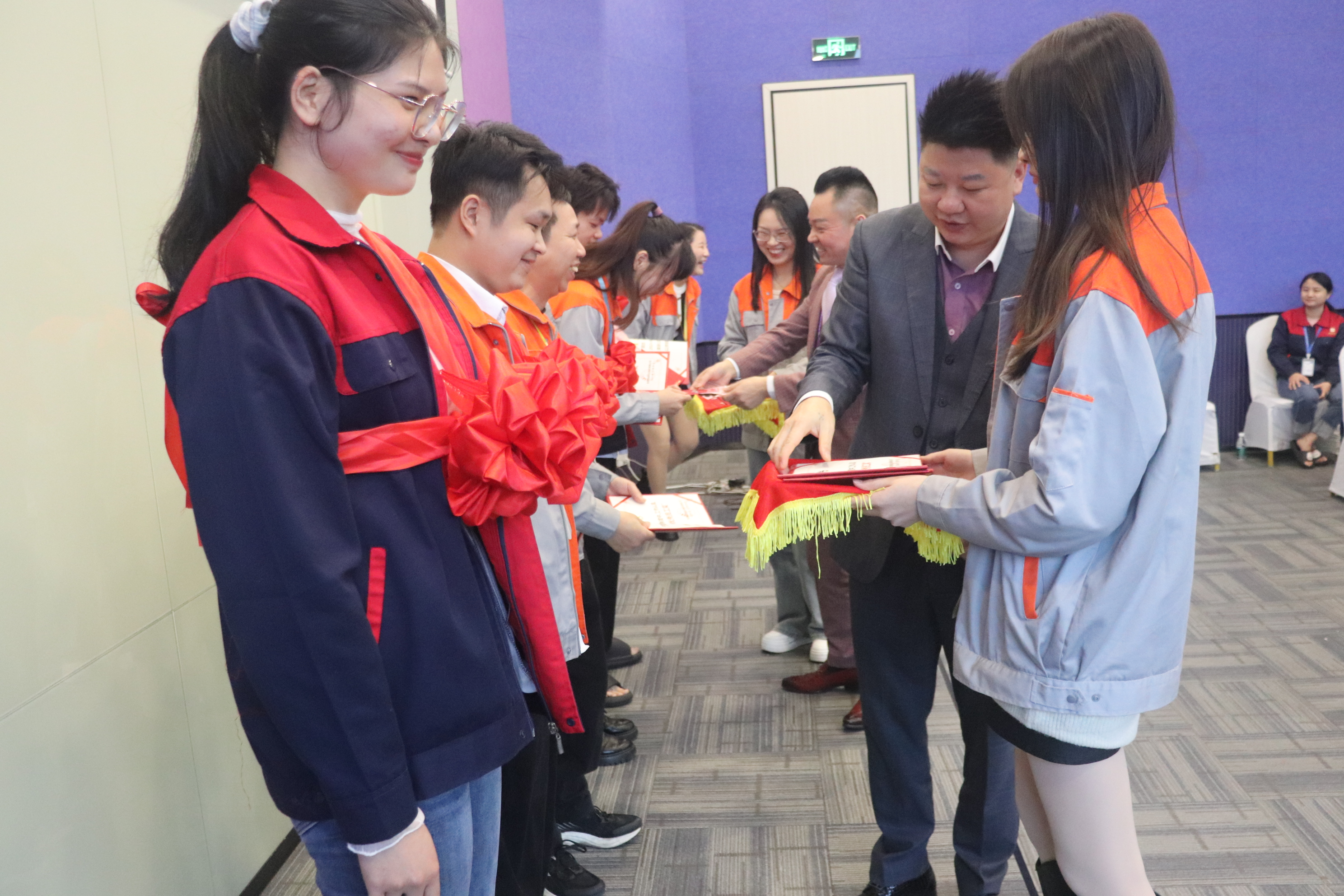 2024.12.9鑫寶達(dá)召開第三季度大會(huì)