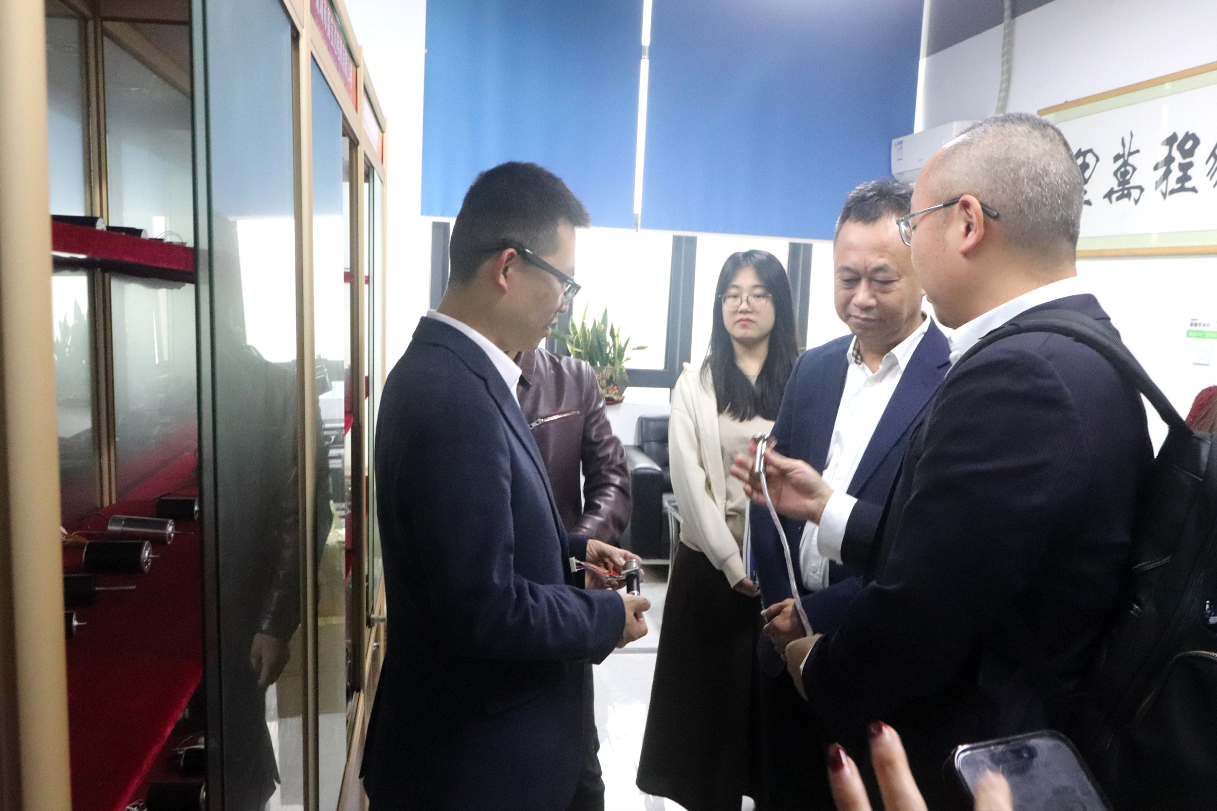 2025.3.5熱烈歡迎龍崗區(qū)工商聯各位領導蒞臨鑫寶達參觀、指導工作！